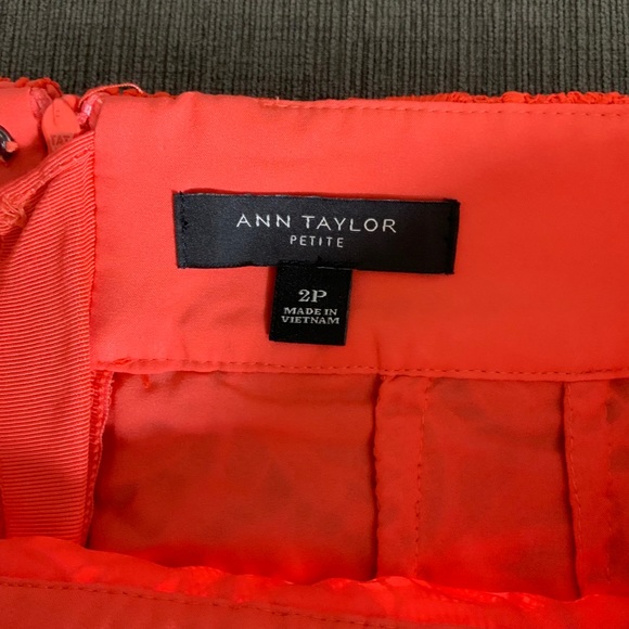 Ann Taylor Red Petite Lace Pencil Skirt - 2P - EUC - Picture 3 of 4